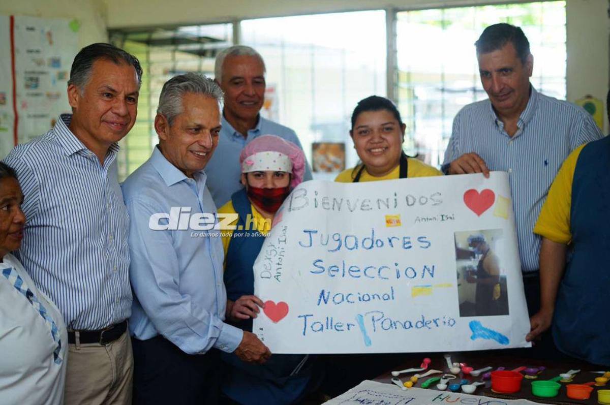 Reinaldo Rueda y directivos de la Federación de Honduras vivieron momentos especiales con niños del Instituto Juana Leclerc