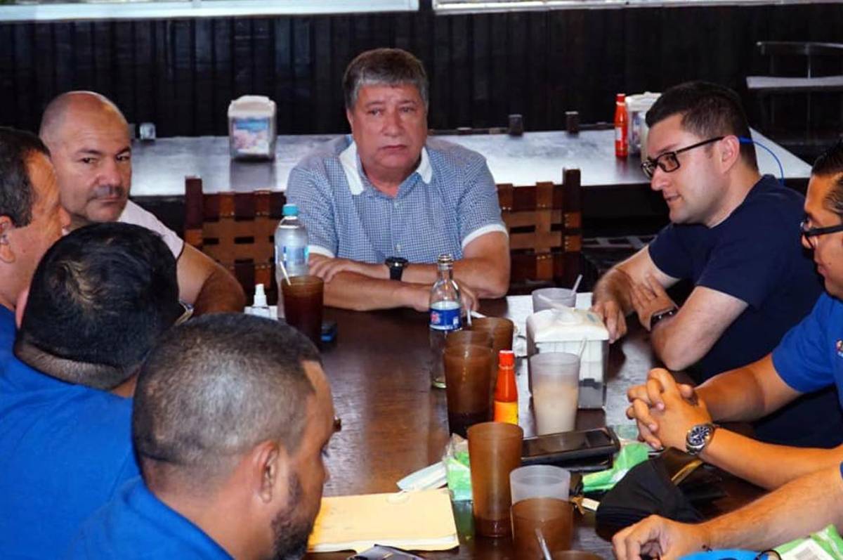 ‘Bolillo’ Gómez se reunió en San Pedro Sula con entrenadores hondureños para hablar del fútbol nacional