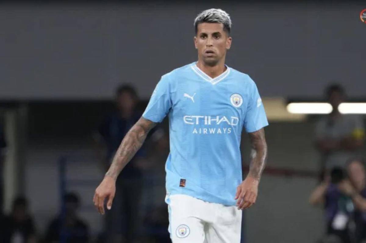 La nueva pareja de Mbappé en el PSG y el galo recibe nueva oferta, Liverpool le roba figura al City y amigo de Messi rumbo a Arabia