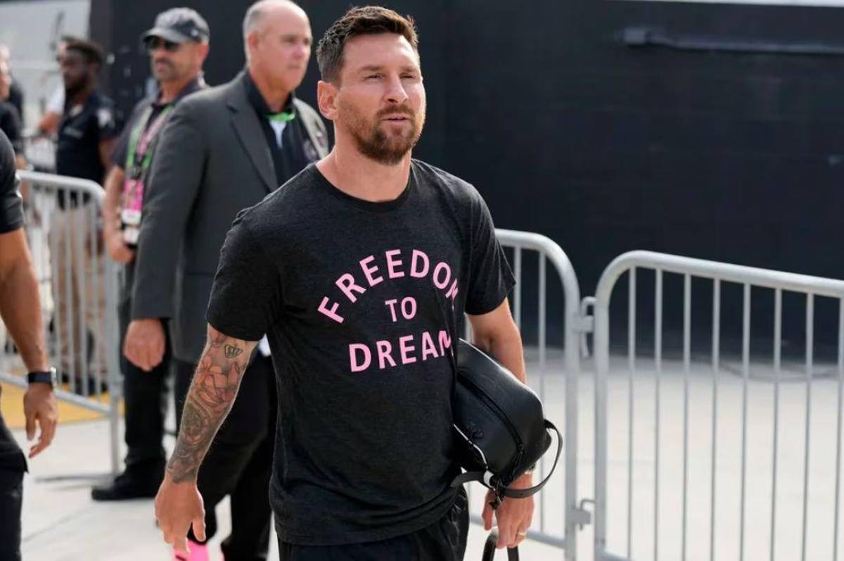 La nueva y épica celebración de Messi, el gran gesto de Leo con un niño, el fanático descalzo; y ¿con quién estuvo acompañada Antonella?