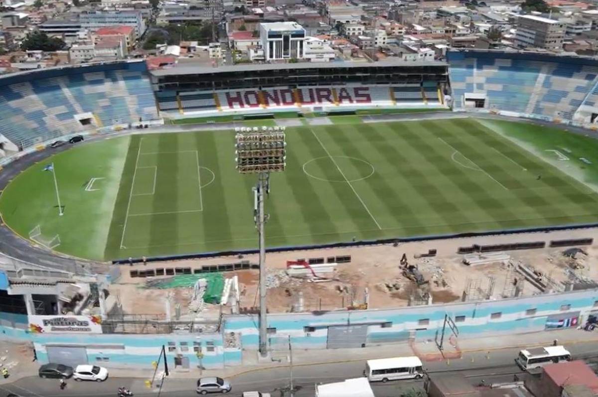 ¡Una mesa de billar! Así luce el estadio Nacional Chelato Uclés, su césped y gradería previo al inicio del Torneo Apertura