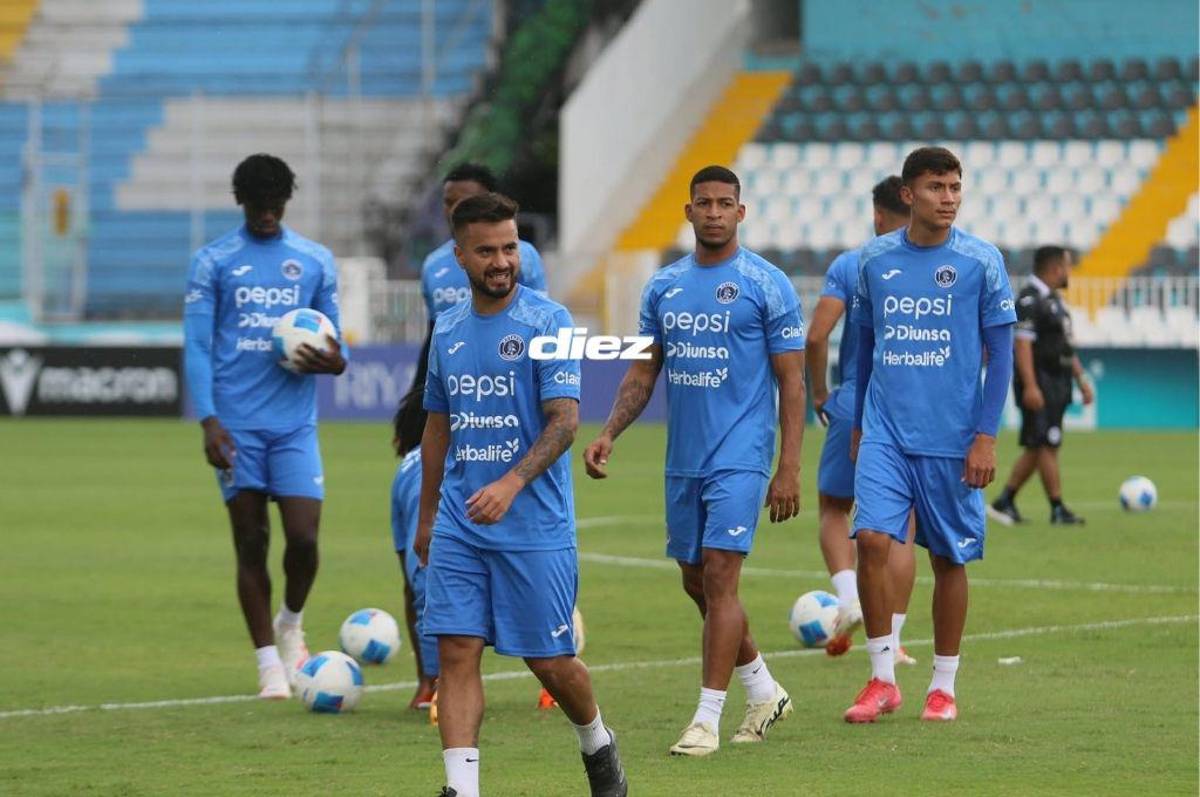 ¿Nuevo fichaje? Con los guantes puestos; así es el nuevo integrante que tuvo Motagua en su entreno previo a enfrentar al CAI