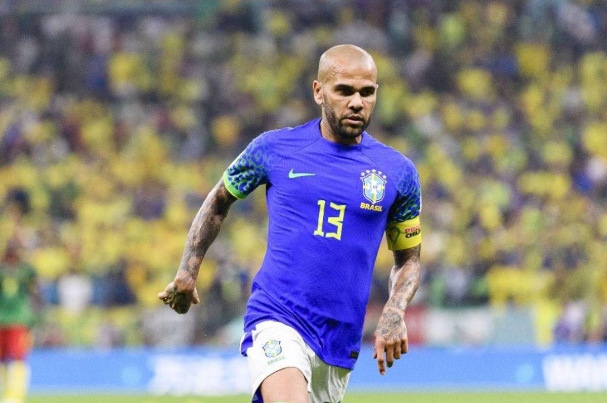 “Dani Alves se suicidó”: los mensajes que enviaron su mamá y hermano sobre la supuesta muerte del ex jugador