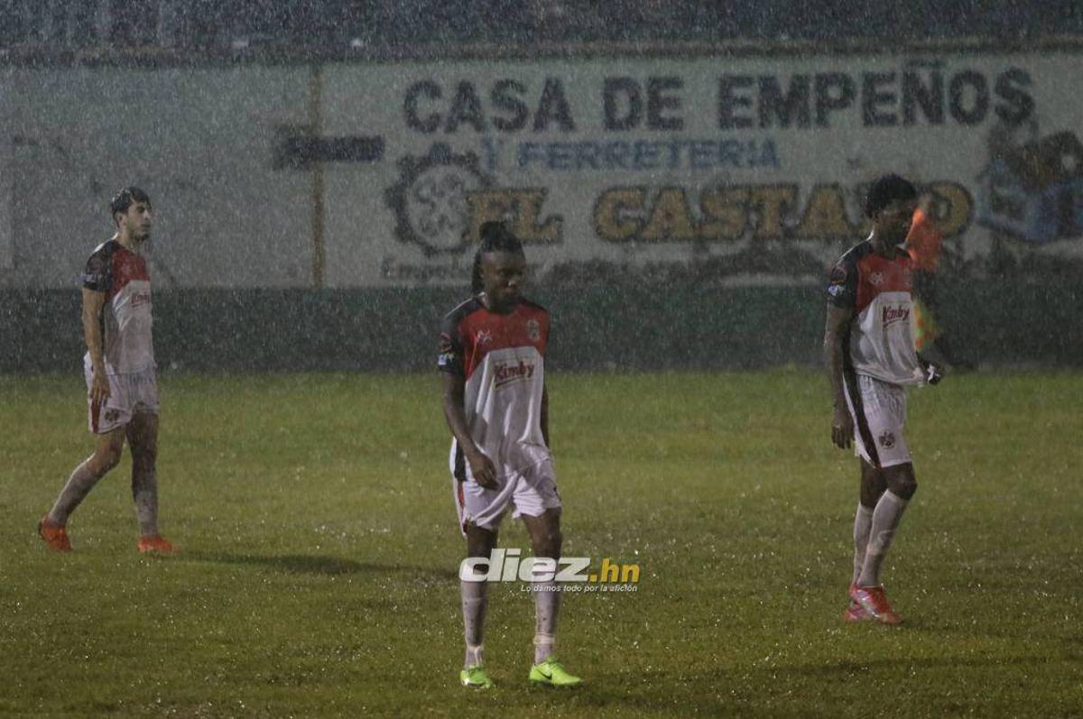 ¡Locura total! Invasión de aficionados y tristeza de Lone: Así celebró el ascenso a Liga Nacional el Olancho FC