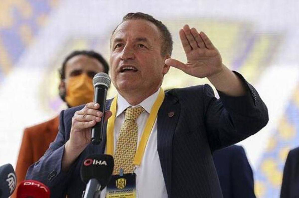 Con el ojo morado y pateado en el suelo: así quedó el árbitro tras ser golpeado por el presidente y jugadores de un equipo turco