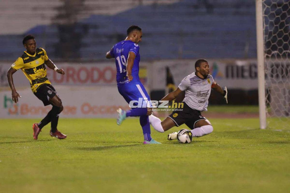 Piden la salida de Falero, el youtuber estadounidense que llegó al Olímpico y lo que pasó con hincha de Real España
