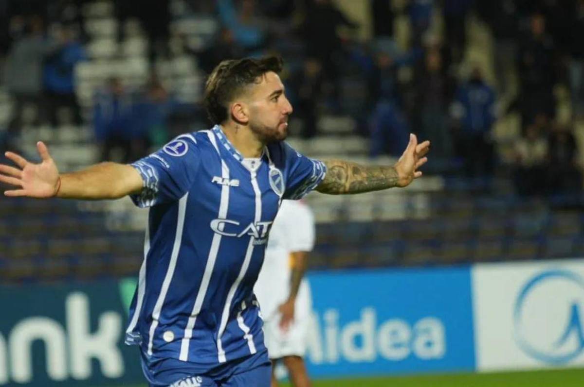 Nació en Honduras: ¿Por qué le apodan 'El Pistolero' a Agustín Auzmendi, delantero que le anotó doblete a River Plate?