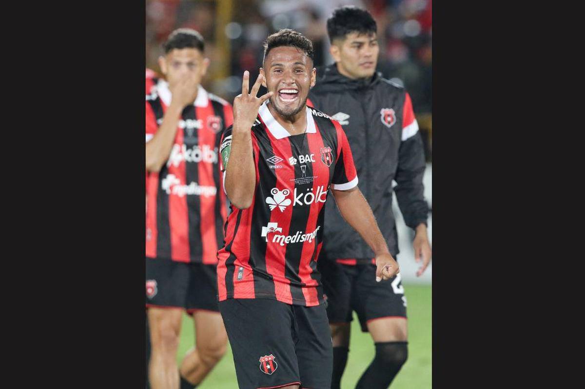 Alajuelense campeón: El hondureño que viajó 24 horas para ver a Alex López y el récord ÚNICO del ‘11’ en Centroamérica