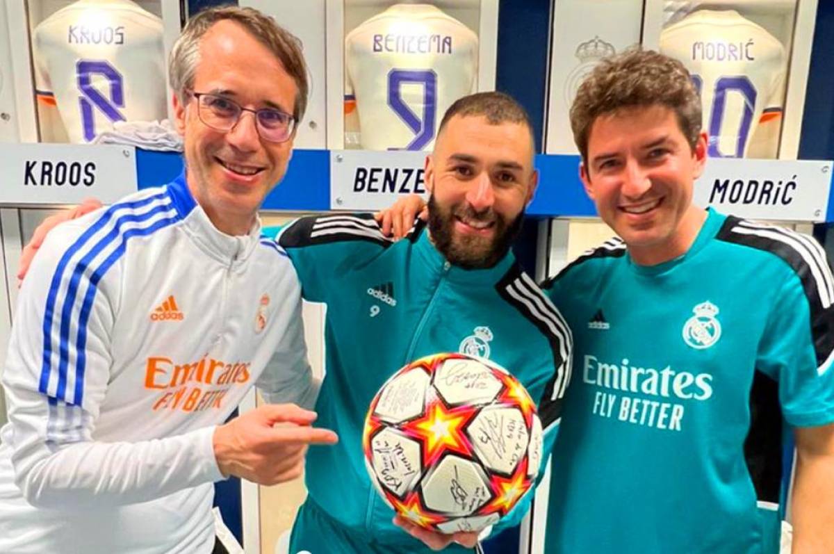 Al descubierto: ¿Qué le escribieron a Benzema sus compañeros en el balón de la Champions que se llevó a casa?