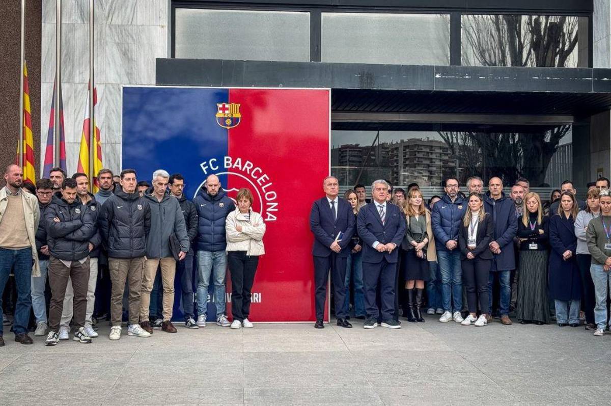 Miembro del Real Madrid se quebró y las figuras del Barcelona que no asistieron: así se vivió el velorio de Carles Miñarro