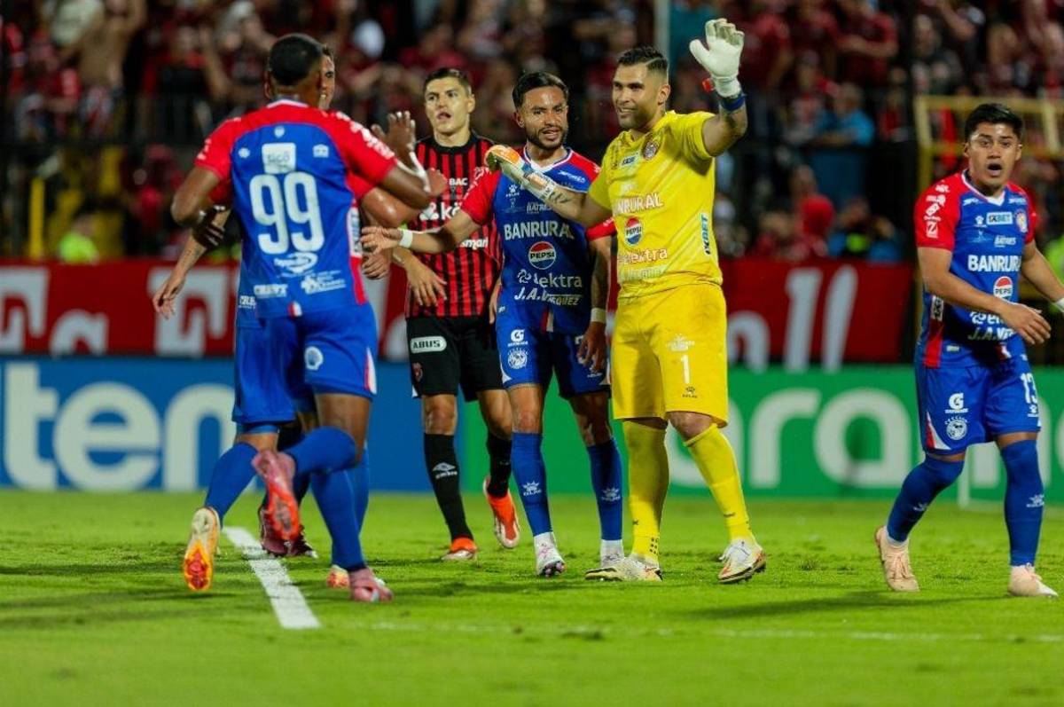 Concacaf nombra árbitros hondureños para dirigir el partido de la gran final de Copa Centroamericana