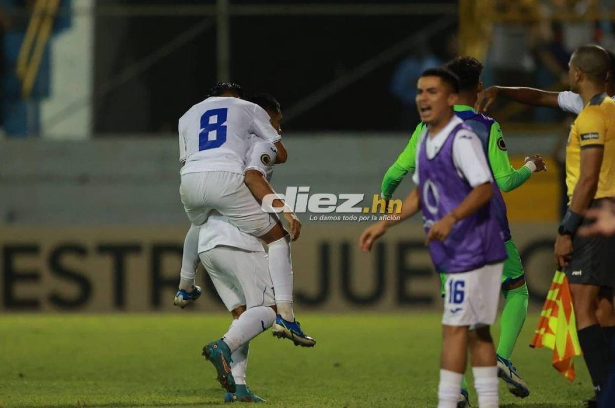 Así celebró Aceituno su gol ante Panamá en el estadio Morazán. Foto: Yoseph Amaya.