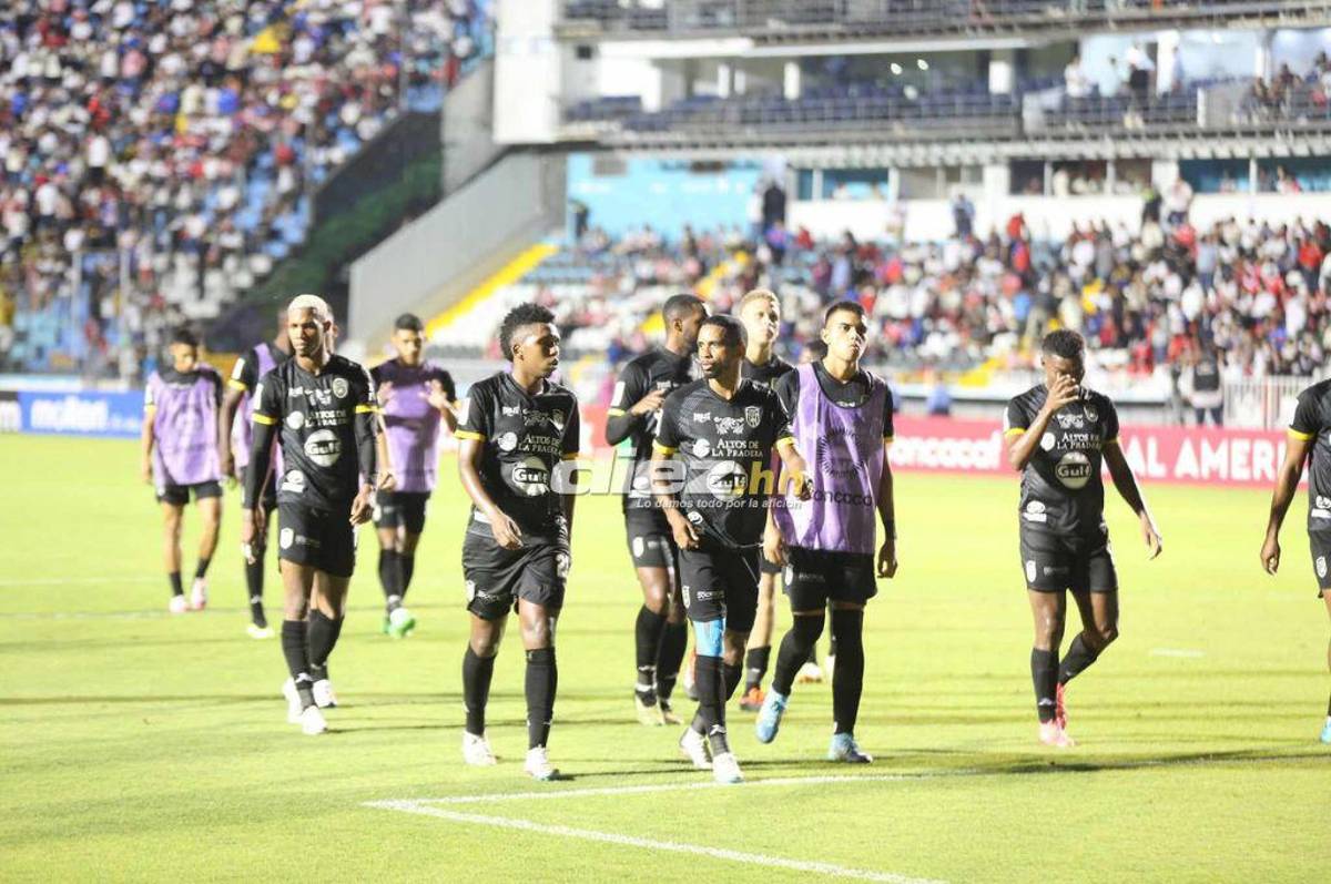 No se vio en TV: El hincha de Olimpia que arriesgó su vida en el Nacional y el curioso cambio con el banquillo de suplentes