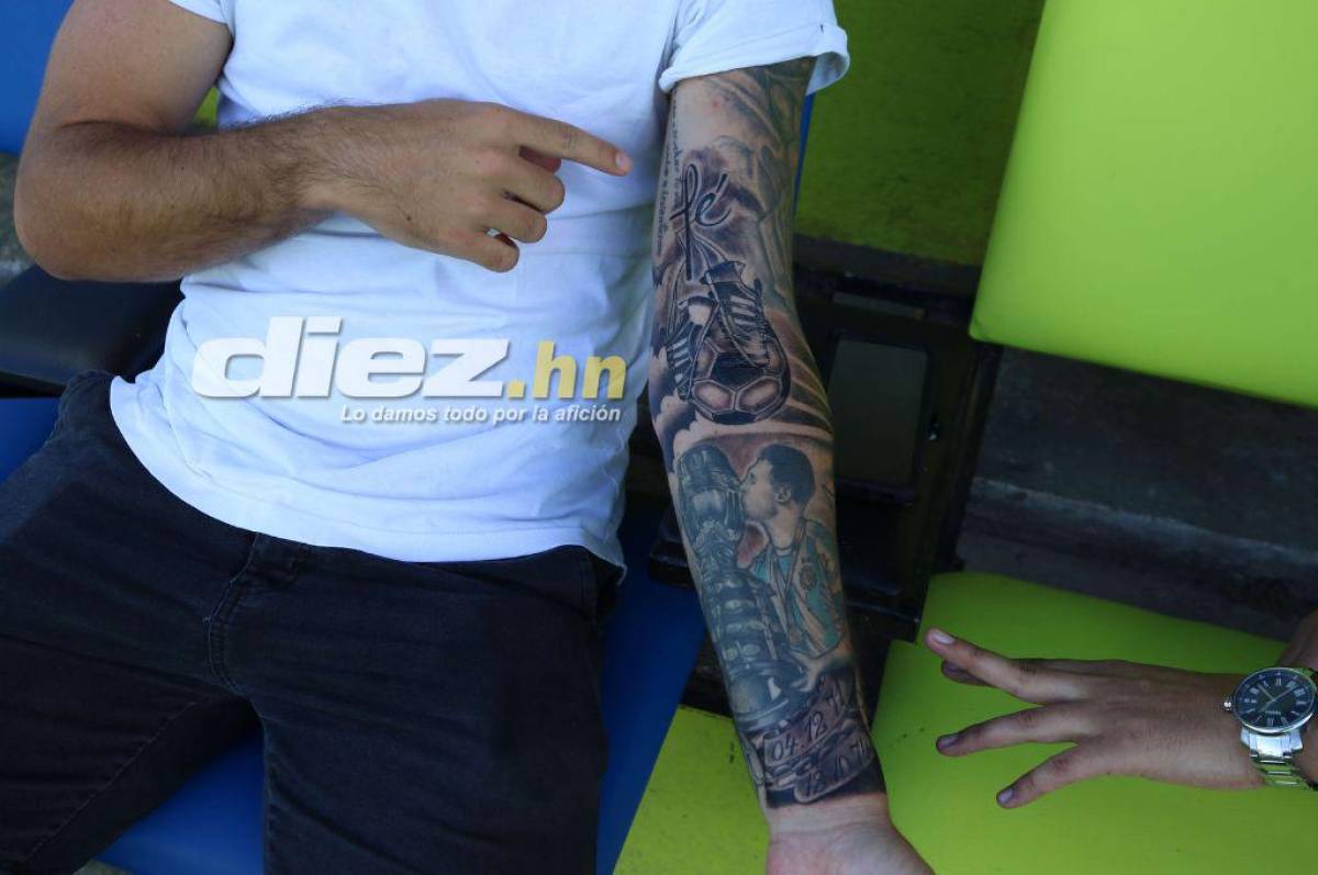 Agustín Auzmendi tiene tatuado a Messi en el brazo. Es su ídolo y la imagen es de cuando Argentina ganó la Copa América.