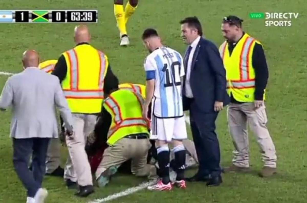 Locura por Messi: aficionados invaden cancha en varias ocasiones en el Argentina-Jamaica y así reaccionó el crack