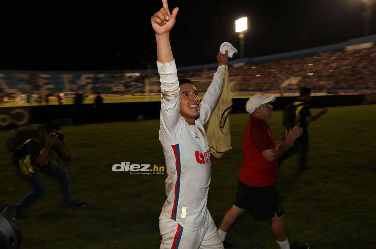 La incredulidad del “Mango”, inexorable ley del ex y el éxtasis de Troglio tras clasificar a su primera final de Concacaf con Olimpia (FOTOS)