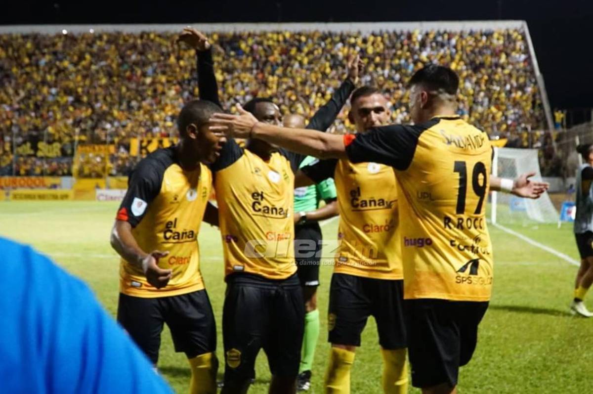 El vibrante festejo del Real España y su afición tras pasar a la final: Rocca le ‘roba’ gorra a aficionado; el Morazán retumbó