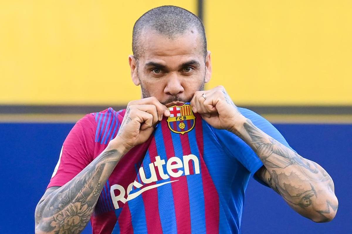 Sorpresa: Dani Alves señala a la estrella que debe fichar el Barcelona y el mensaje para los madridistas por la goleada en el Clásico