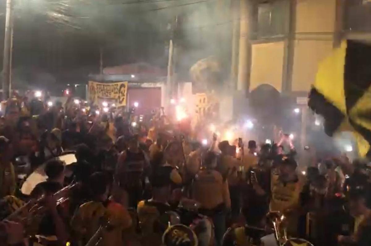 Tremenda fiesta: aficionados del Real España toman el estadio Morazán para festejar el 93 aniversario