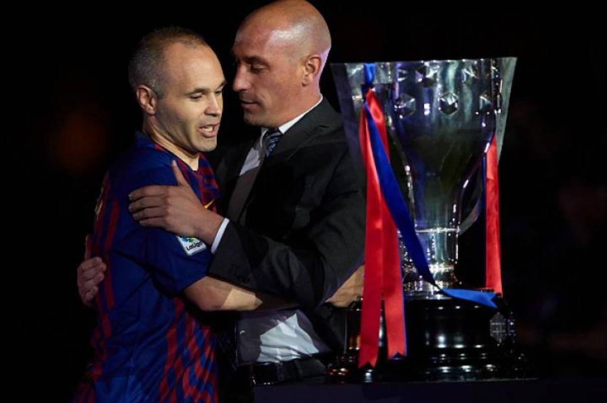 Iniesta, campeón del mundo con España, rompe el silencio y criticó sin ‘pelos en la lengua’ a Rubiales sobre el beso a Hermoso