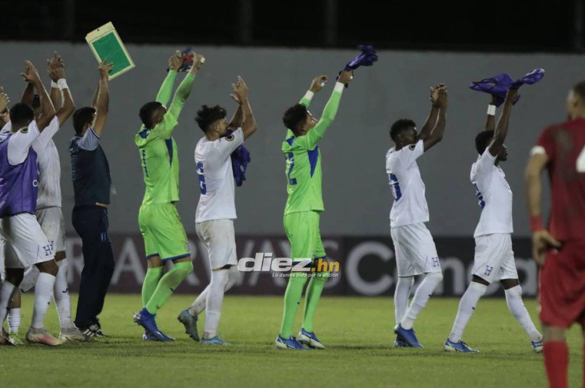 Qué dice la pancarta de las metas, así celebraron los mundialistas de Honduras en el camerino y las selfies de Odin Ramos e Isaac Castillo