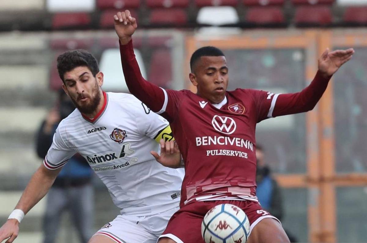 Rigoberto Rivas volvió a la titularidad en Reggina antes de integrarse a la Selección de Honduras