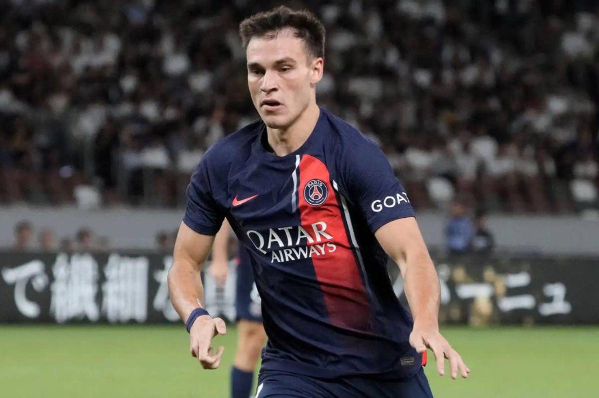 Barcelona cierra el fichaje de un extremo; James jugará la próxima semana y Santi Giménez llegará a la Premier por 33 millones