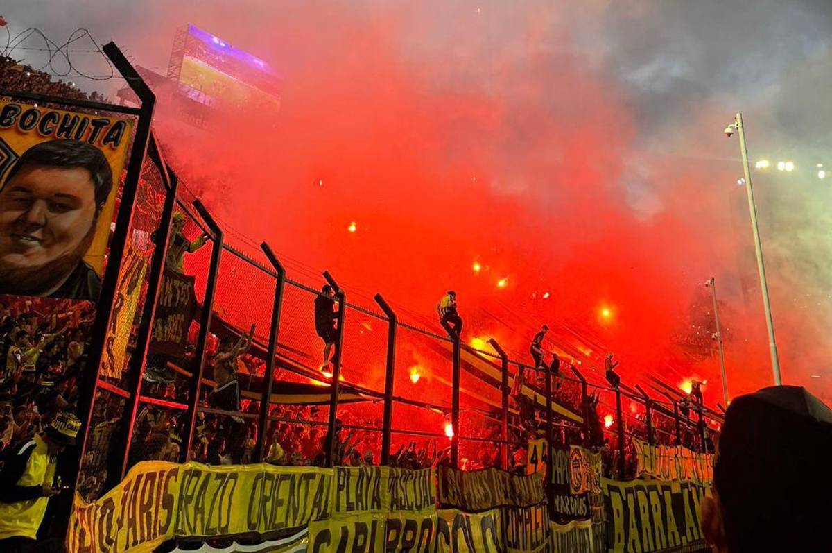Un infierno: Peñarol se consagró campeón de Uruguay tras vencer a Fénix y así fue la tremenda celebración