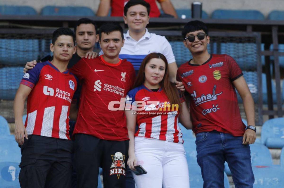 Así está el ambiente en el estadio Olímpico por el duelo del repechaje entre Real España y Olimpia; bellas aficionadas