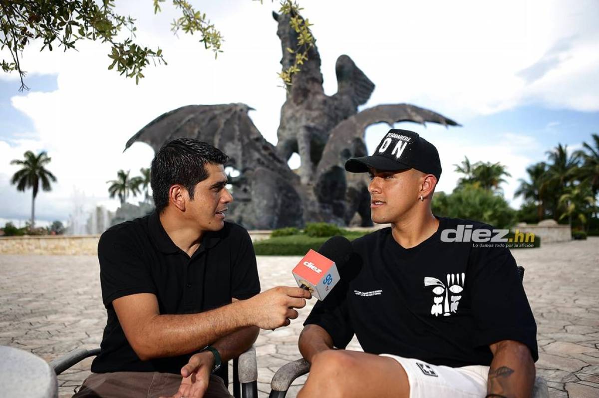 Luis Palma en plena entrevista con el periodista de DIEZ, Carlos Castellanos.