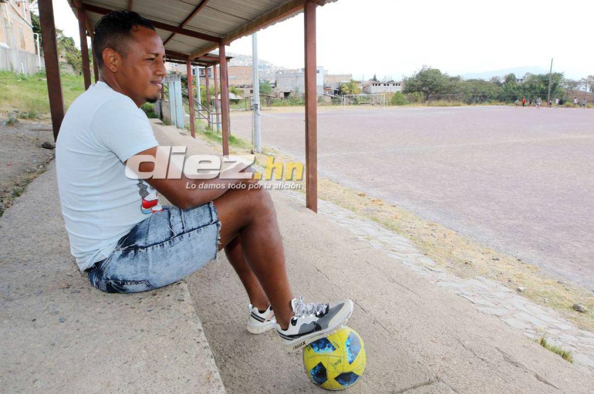 Luis Cerna en el campo de la Centroamérica, una de las canchas donde ha celebrado muchos goles. Foto: David Romero