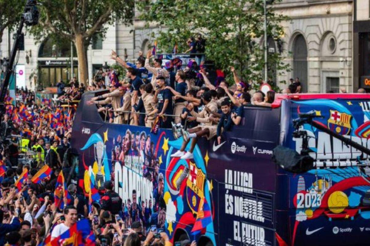 El gran ausente: Xavi y Busquets lo invitaron a la celebración del título del Barcelona, pero los rechazó