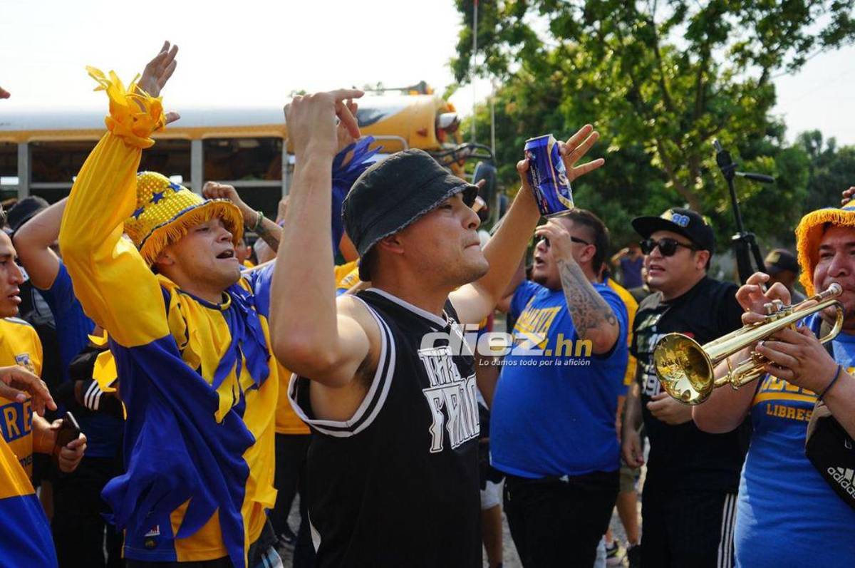Motagua-Tigres: Resguardados con helicóptero, la invasión azteca y las bellas chicas que engalanan el estadio Olímpico