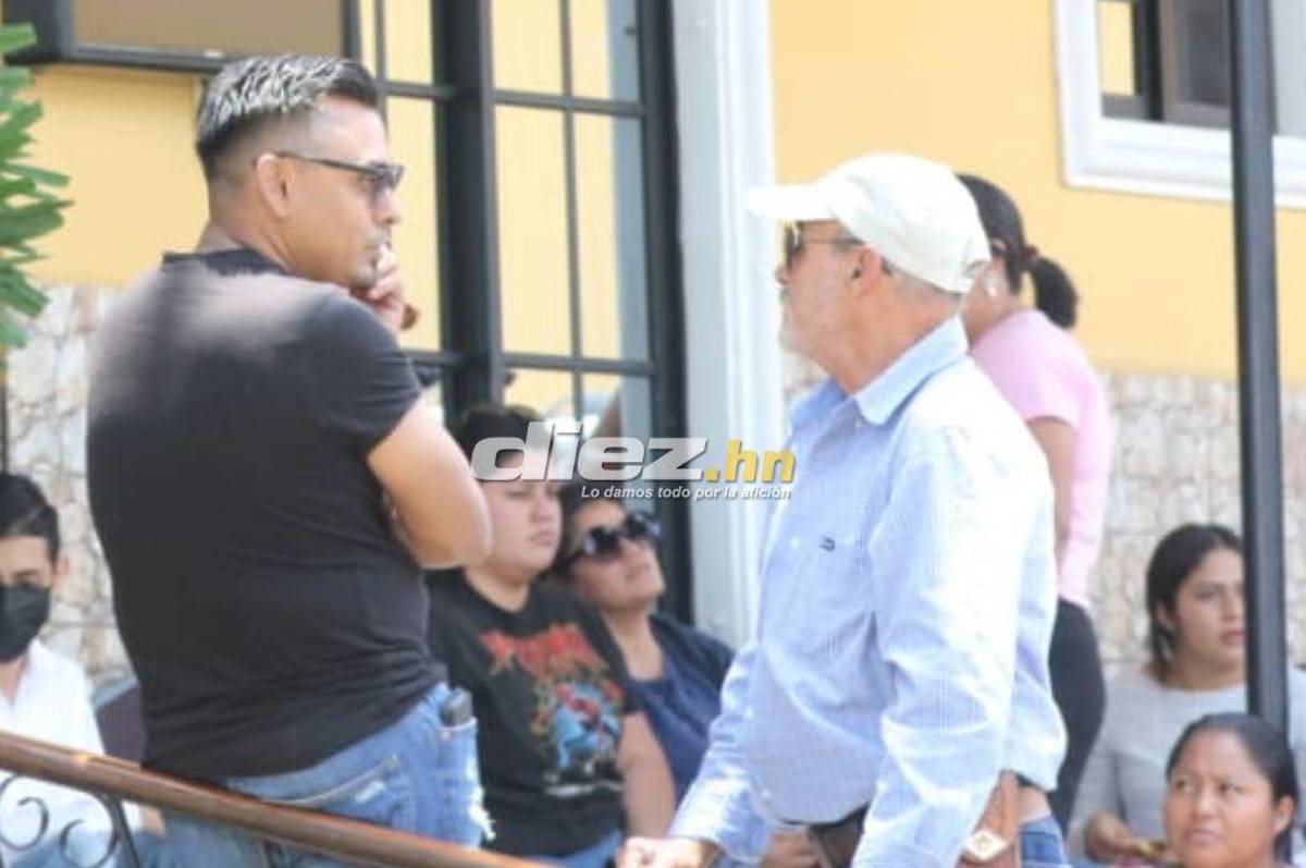 ¡Duro Momento! Rubén Matamoros es acompañado por sus familiares y amigos en el velatorio de su hijo menor