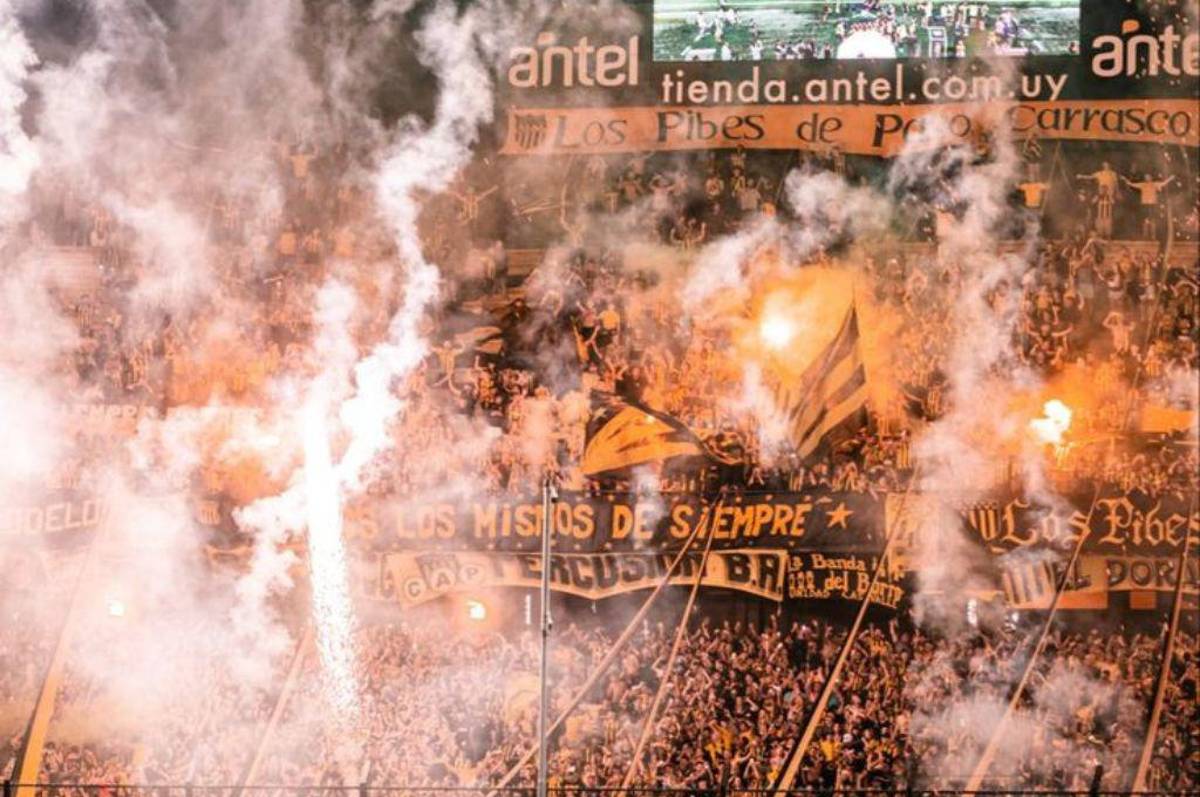 Un infierno: Peñarol se consagró campeón de Uruguay tras vencer a Fénix y así fue la tremenda celebración