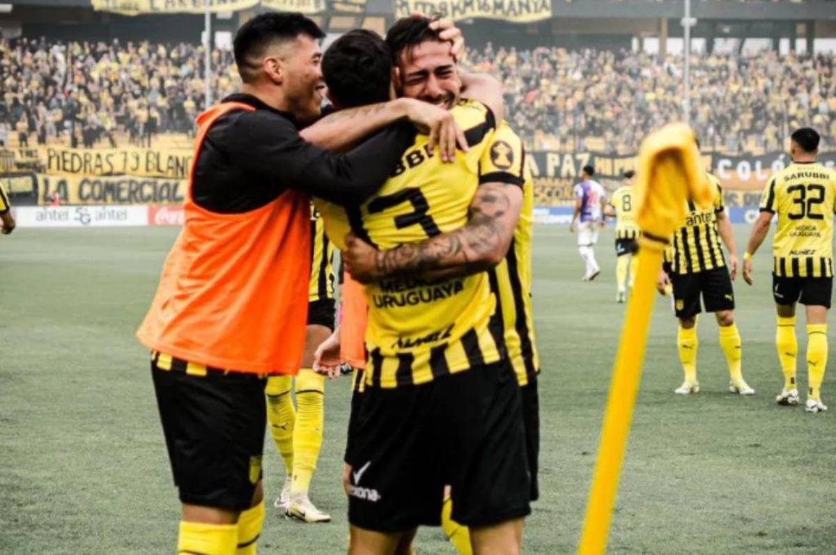 Un infierno: Peñarol se consagró campeón de Uruguay tras vencer a Fénix y así fue la tremenda celebración