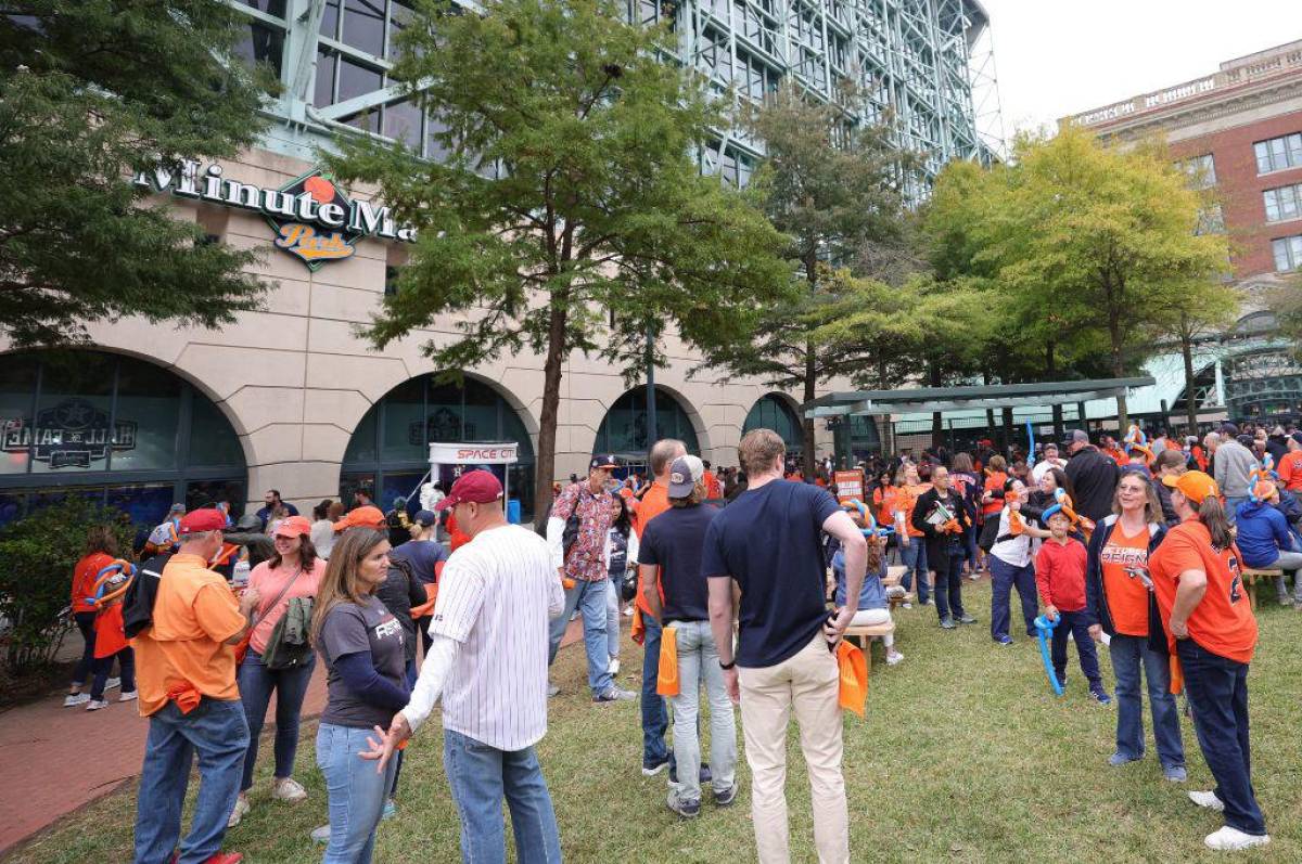 Mauricio Dubón hace historia: así fue su debut en la Serie Mundial en la victoria de los Astros sobre Phillies