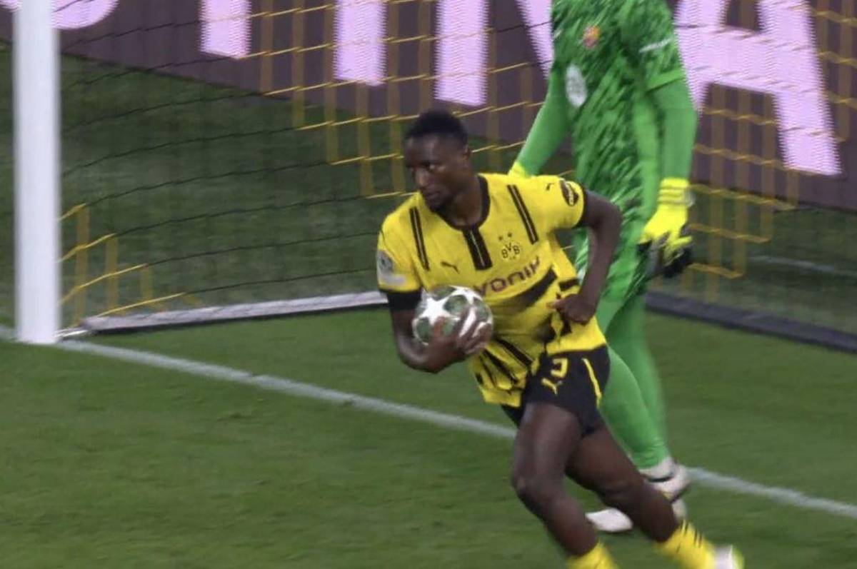 El error más grande de la historia de la Champions, la mano que el VAR no vio y el héroe inesperado en el Borussia-Barcelona