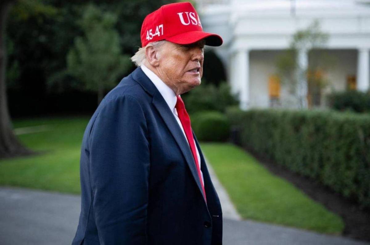 Trump sin pelos en la lengua le dice de todo a Bad Bunny tras ser elegido para el Super Bowl: Es ridículo; no sé quién es...