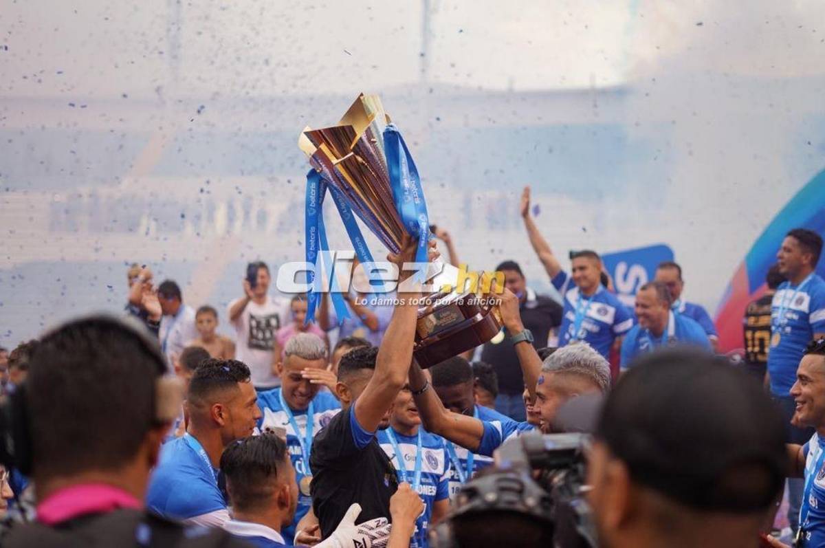 El gran gesto de Pereira con Omar Elvir, las lágrimas de Castellanos por la copa 18 de Motagua ¿y Rougier se despide?