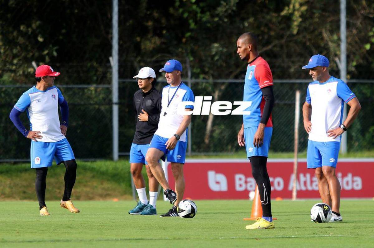 ¿Qué pasa con Araújo? Las imágenes del entreno del Olimpia; Elis activo y José Mendoza pendiente del futuro de Menjívar