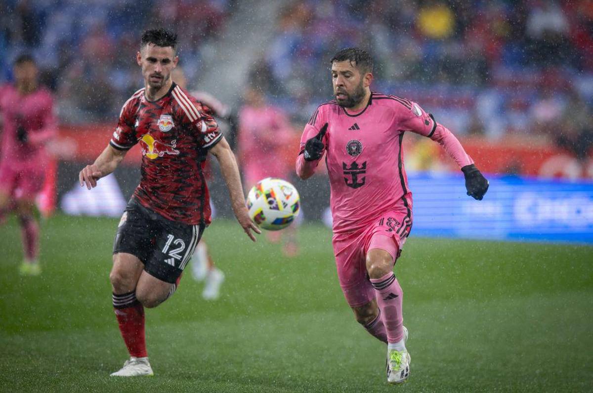 ¡Debutó gracias a Messi! El ex futbolista del Barcelona que jugó con el Inter Miami del Tata Martino ¿Quién es?