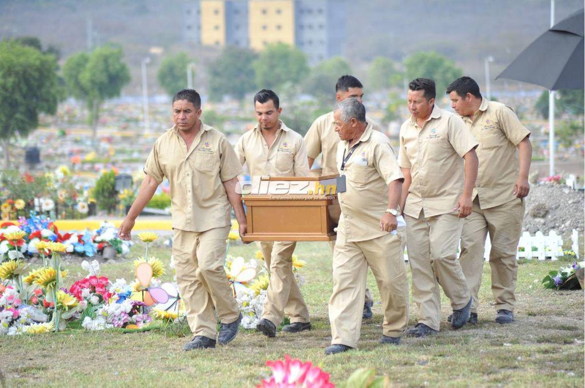 Desgarrador adiós: Rubén Matamoros llegó en silla de ruedas a enterrar a su hijo de 12 años y así recibió el respaldo