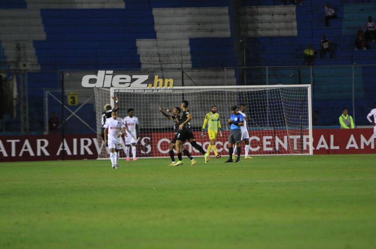 Fotos: La celebración de los panameños tras conseguir el empate en el Nacional y las caras largas en Olimpia