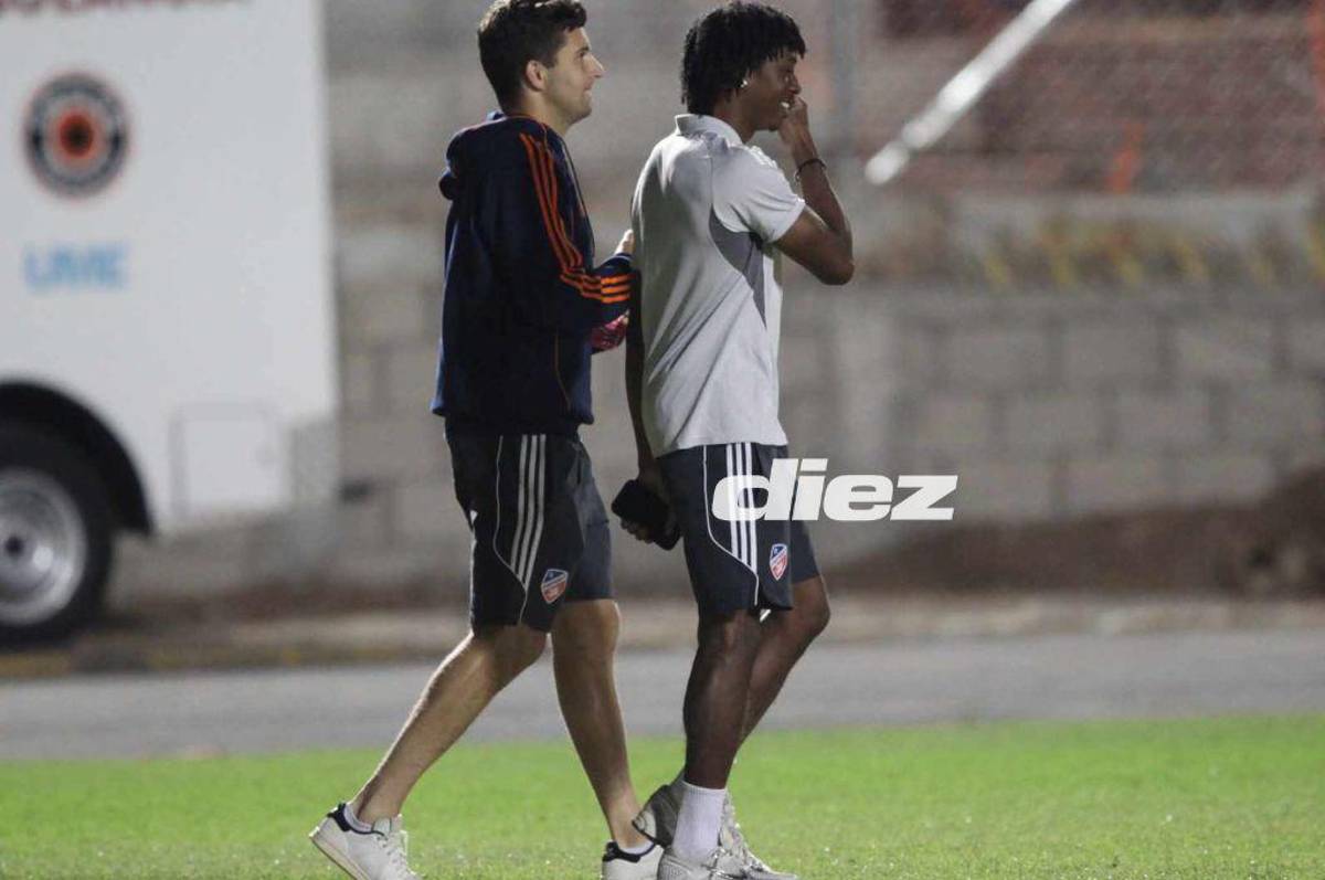 Polémica: Motagua y Cincinnati usarán sillas plásticas en banquillos improvisados para cumplir con Concacaf