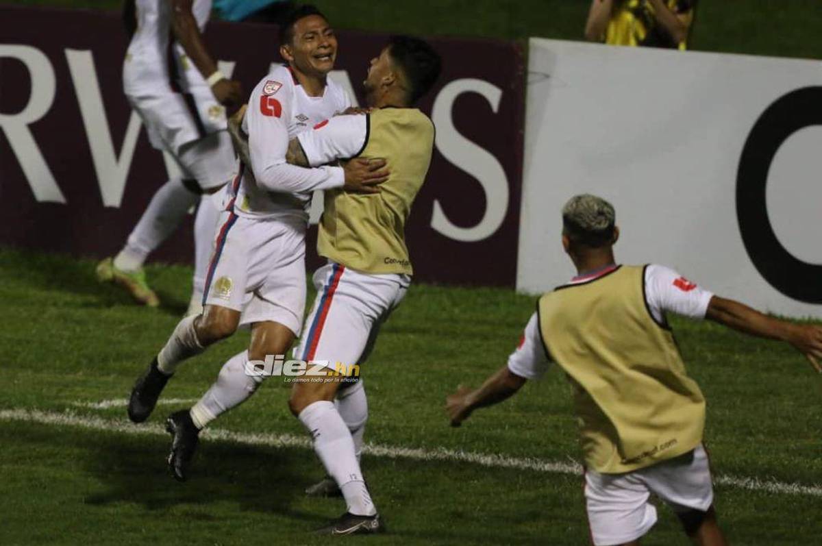 La incredulidad del “Mango”, inexorable ley del ex y el éxtasis de Troglio tras clasificar a su primera final de Concacaf con Olimpia (FOTOS)