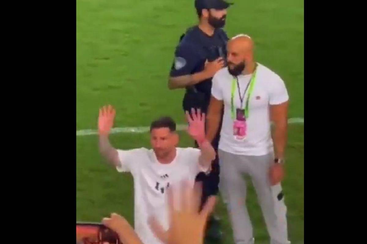 Yassine Cheuko, la marca personal de Messi: lo sigue a los tiros de esquina, lo baja del bus y detiene a sus fans...¿Cuál es su salario?