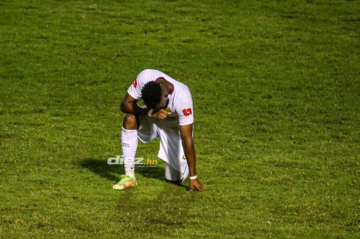 La incredulidad del “Mango”, inexorable ley del ex y el éxtasis de Troglio tras clasificar a su primera final de Concacaf con Olimpia (FOTOS)
