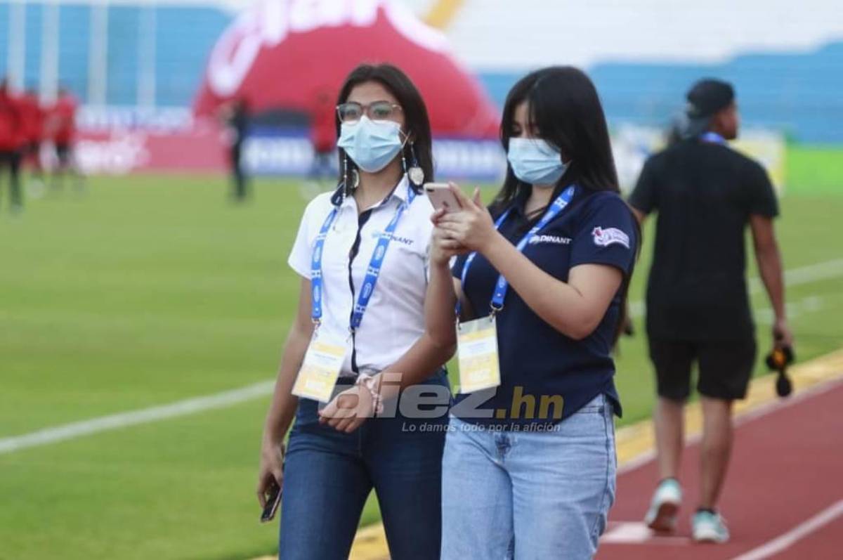 ¡Faltó todo menos belleza! Así lucieron las hermosas mujeres que engalandonaron el vacío estadio Olímpico