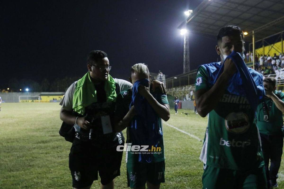 ¡Futbolistas destrozados! Las tristes imágenes del último partido de Platense en primera división en Honduras